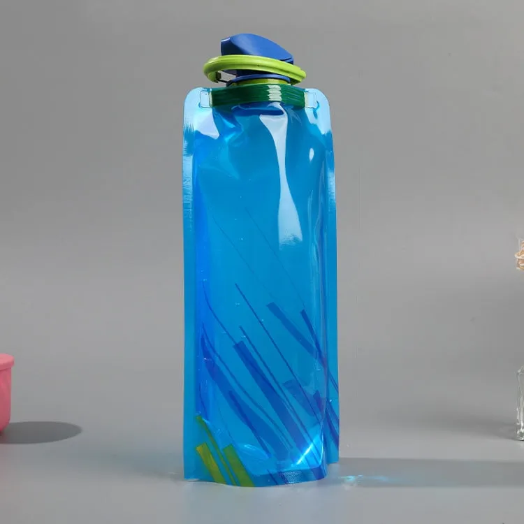 700ml Outdoor Sports Collapsible Kettle Leakproof Drinking Water Bag with Carabiner(Blue)