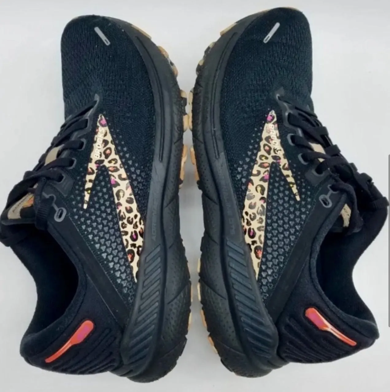 Brooks Adrenaline GTS 22 Black/Ebony/Citrus Women's Shoes Sneakers SIZE: 12 B Medium