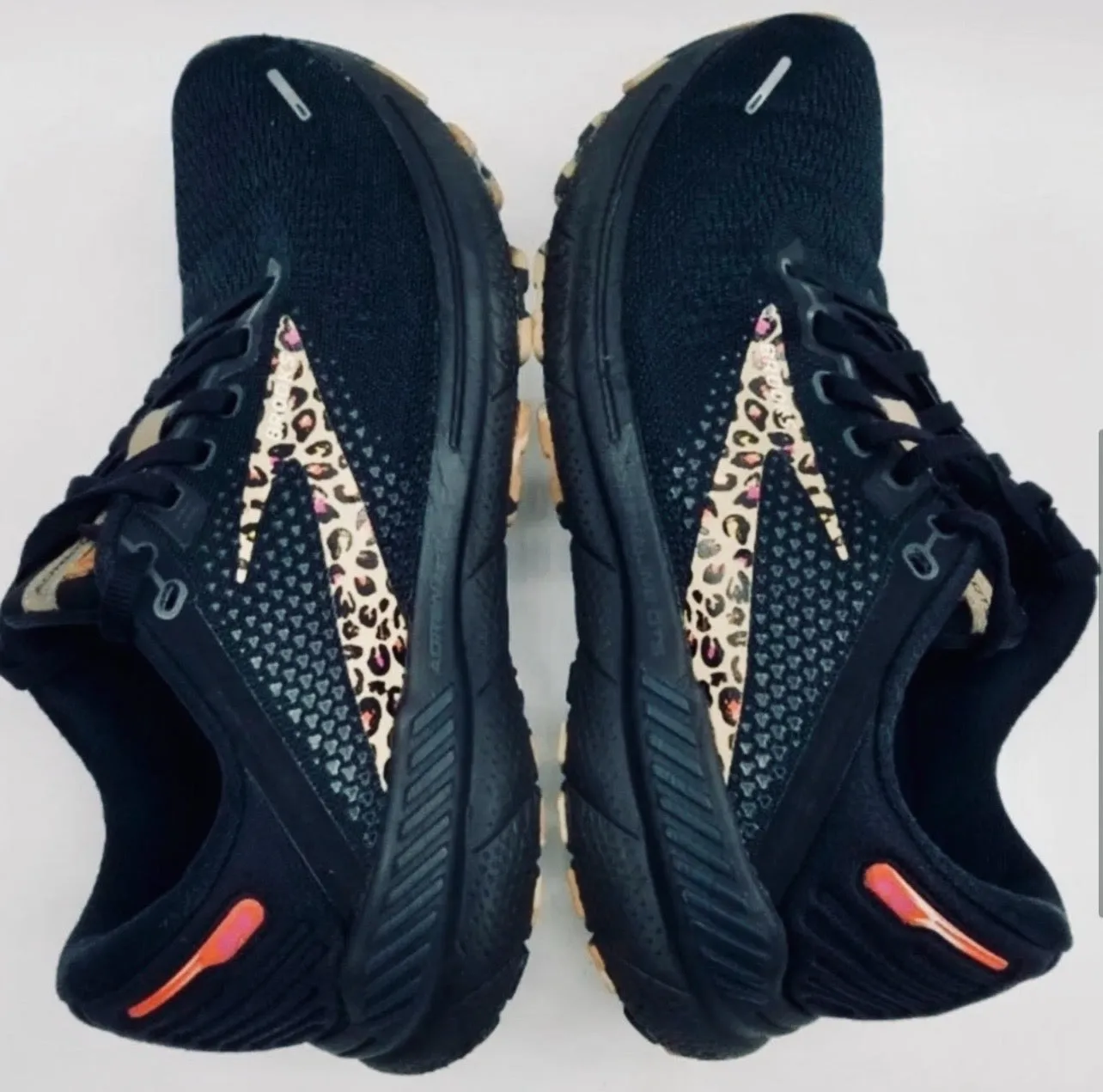 Brooks Adrenaline GTS 22 Black/Ebony/Citrus Women's Shoes Sneakers SIZE: 12 B Medium